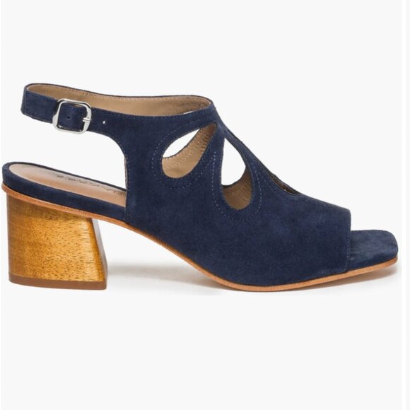 Gorgeous Bernardo Lainey Suede Sandals - NEW - Size 7 - Picture 1 of 4